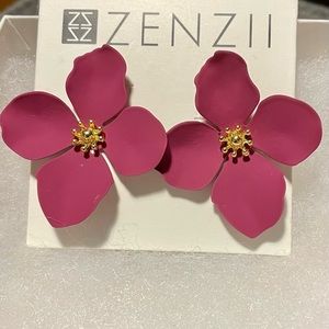 Zenzii flower petal gold center stud earrings
